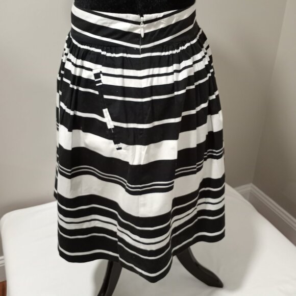 BANANA REPUBLIC BLACK AND WHITE STRIPED MINI SKIRT WITH POCKETS WOMENS SIZE 6 - Picture 5 of 9